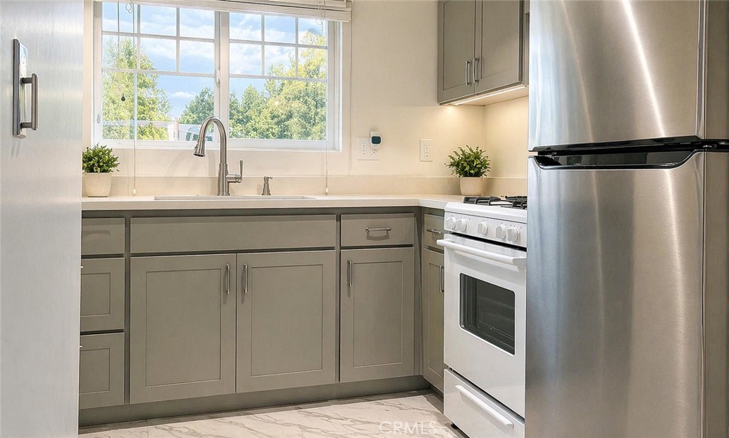 17490 Poplar Atascadero, CA 93422 - Photo 20 of 24 Standalone 1 bed kitchen