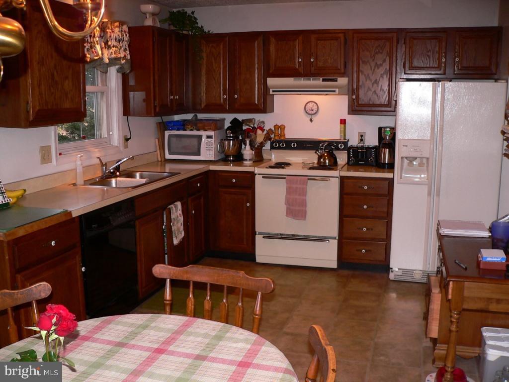 15 Allen Road Ephrata, PA 17522 - Photo 7 of 14 Gallery Image 7