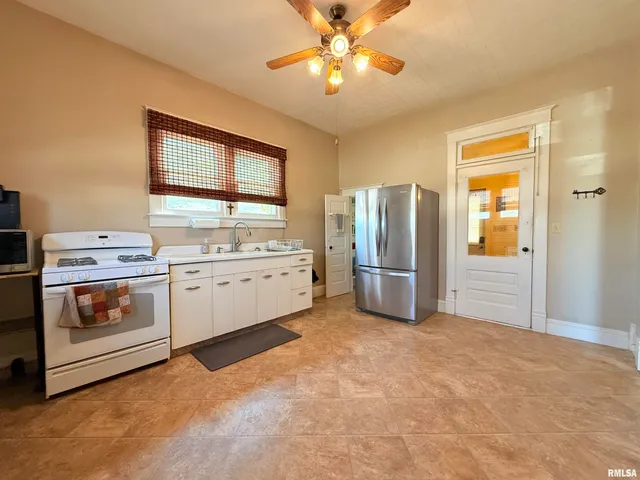 $94,000 | 18 South Mill Street, Harrisburg, IL 62946