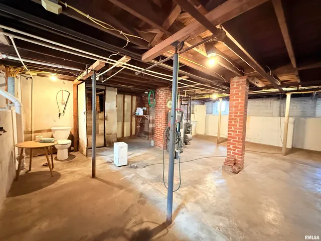 $94,000 | 18 South Mill Street, Harrisburg, IL 62946