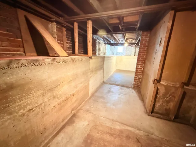 $94,000 | 18 South Mill Street, Harrisburg, IL 62946