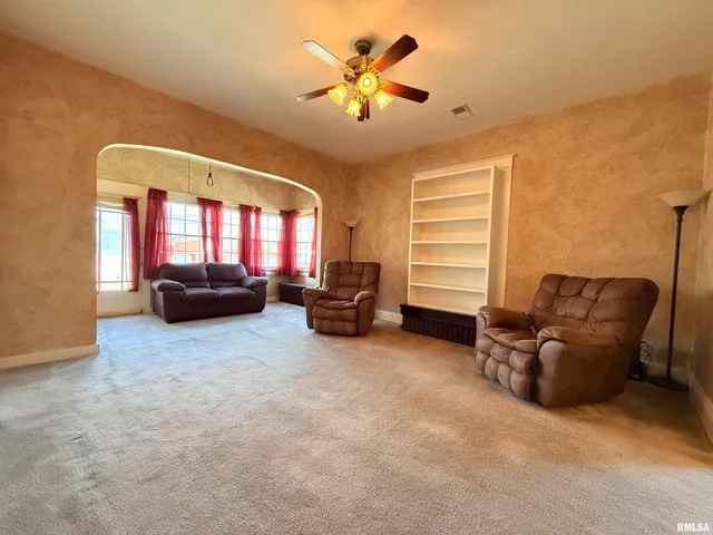 $94,000 | 18 South Mill Street, Harrisburg, IL 62946