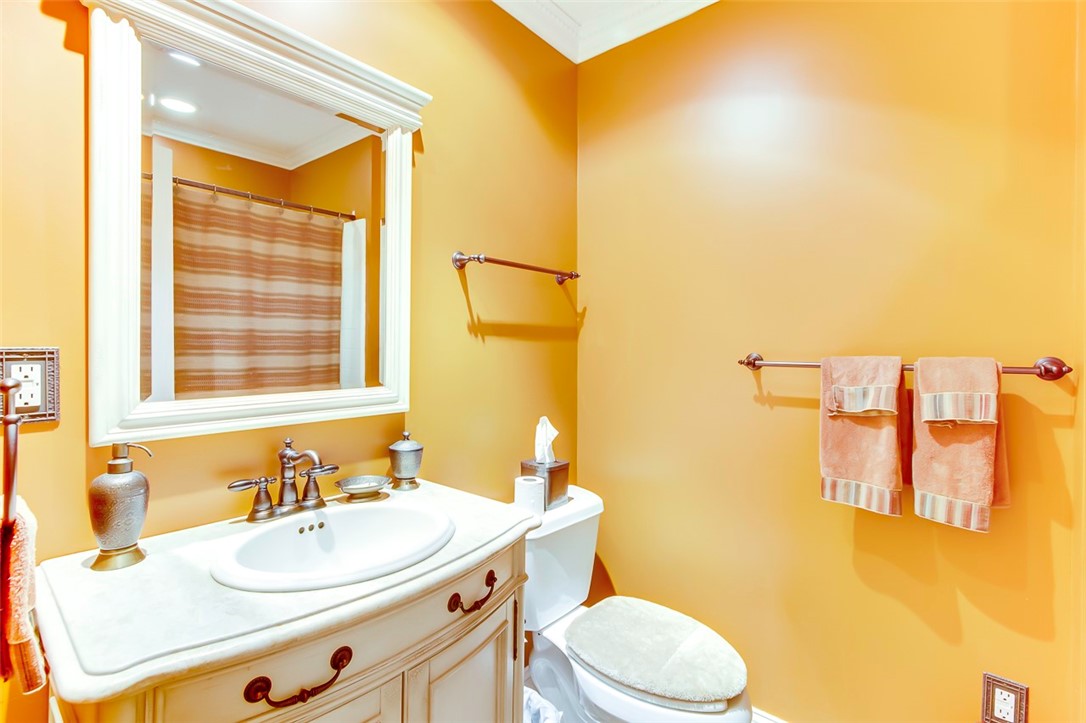 341 Forest Cove Road Anderson, SC 29626 - Photo 21 of 47 Hall bathroom main floor