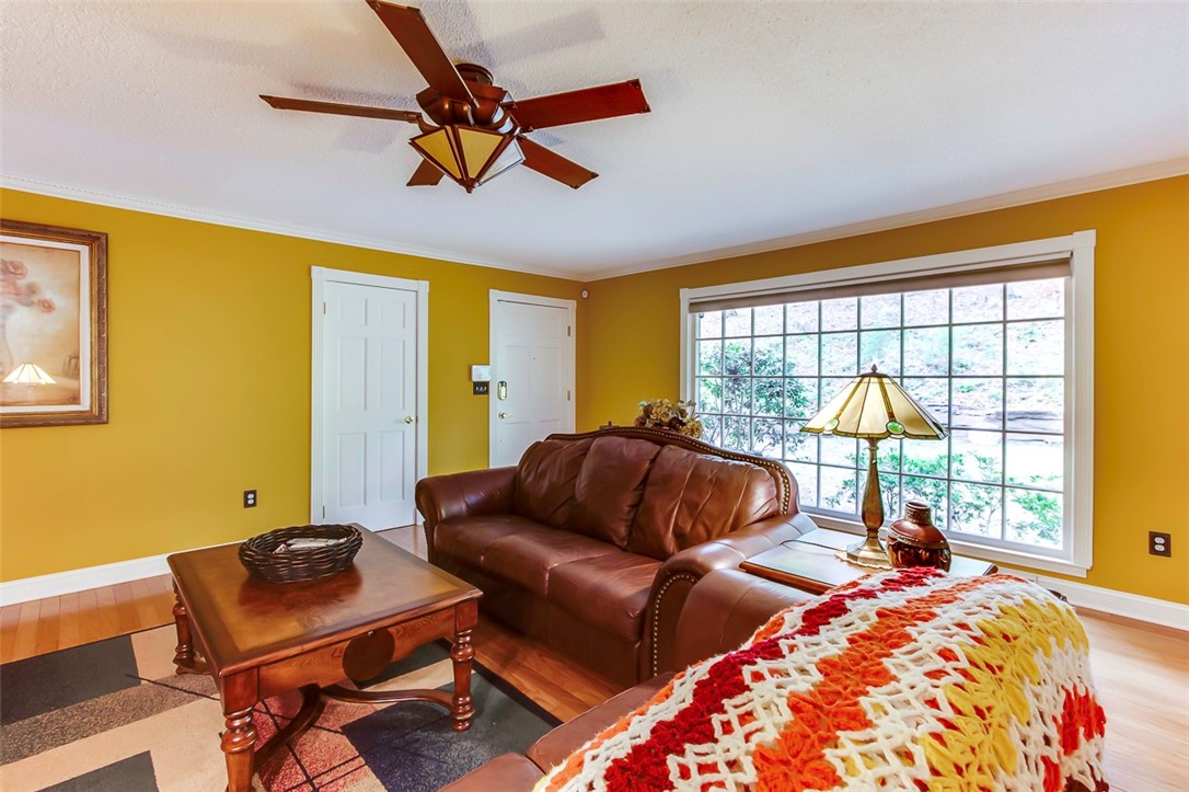 341 Forest Cove Road Anderson, SC 29626 - Photo 6 of 47 Front Entry/Living Room