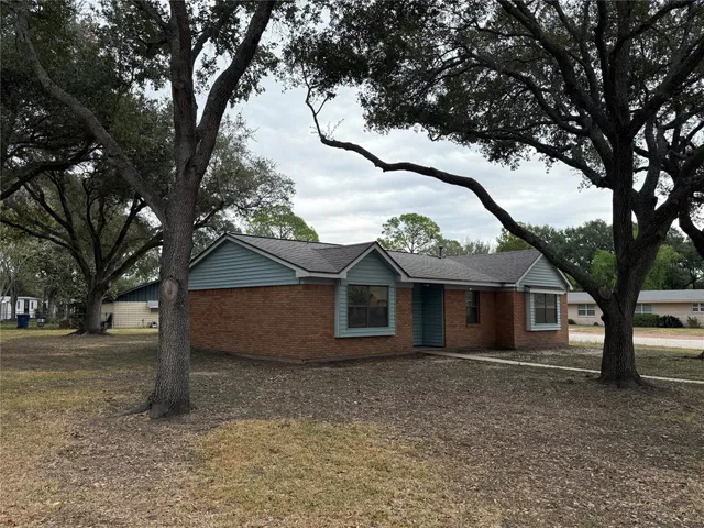 a view of a house with a large tree