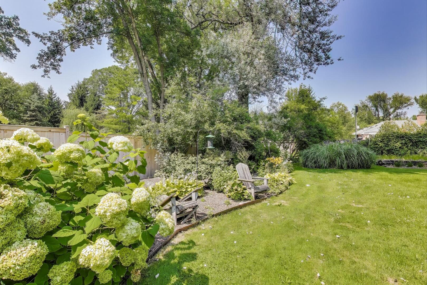 1295 Sunview Lane Winnetka, IL 60093 - Photo 7 of 8 a view of a lake with a house