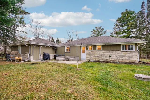 $2,950 | N45W24568 Lindsay Road, Pewaukee, WI 53072