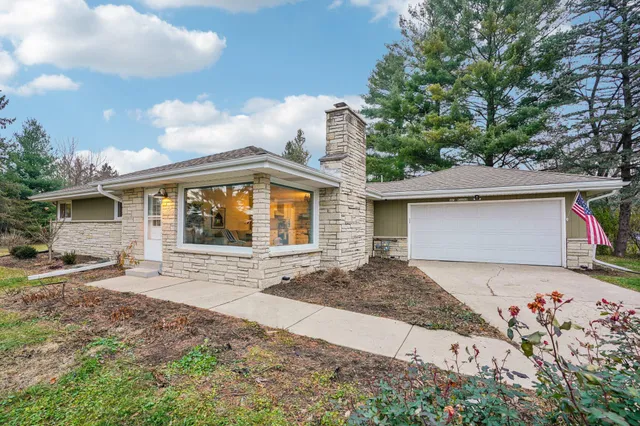 $2,950 | N45W24568 Lindsay Road, Pewaukee, WI 53072