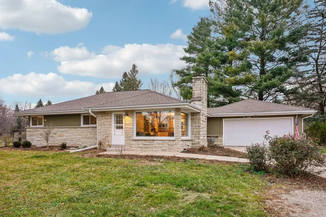 $2,950 | N45W24568 Lindsay Road, Pewaukee, WI 53072