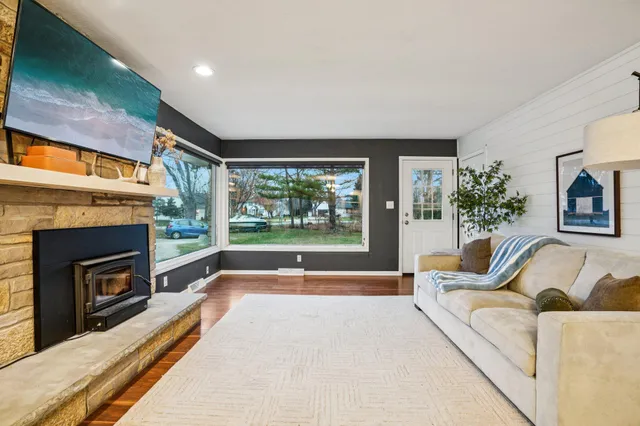 $2,950 | N45W24568 Lindsay Road, Pewaukee, WI 53072