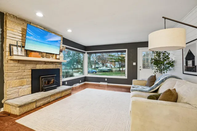 $2,950 | N45W24568 Lindsay Road, Pewaukee, WI 53072