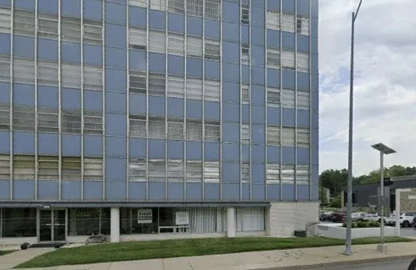 $120,000 | 333 West Meyer Boulevard, Unit 909, Kansas City, MO 64113