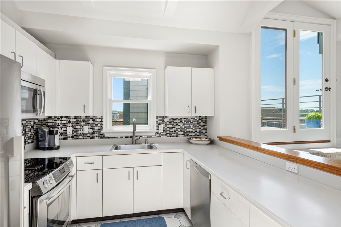 433 Thames Street, Unit E Newport, RI 02840 - Photo 12 of 49