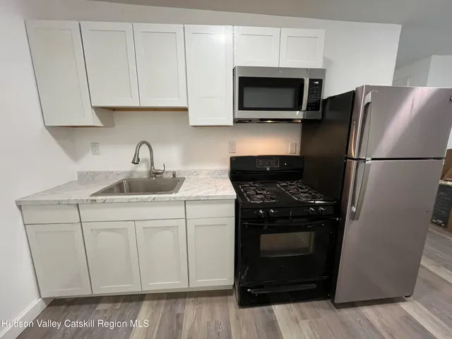 $2,300 | 191 North Hamilton Street, Unit 2, Poughkeepsie, NY 12601