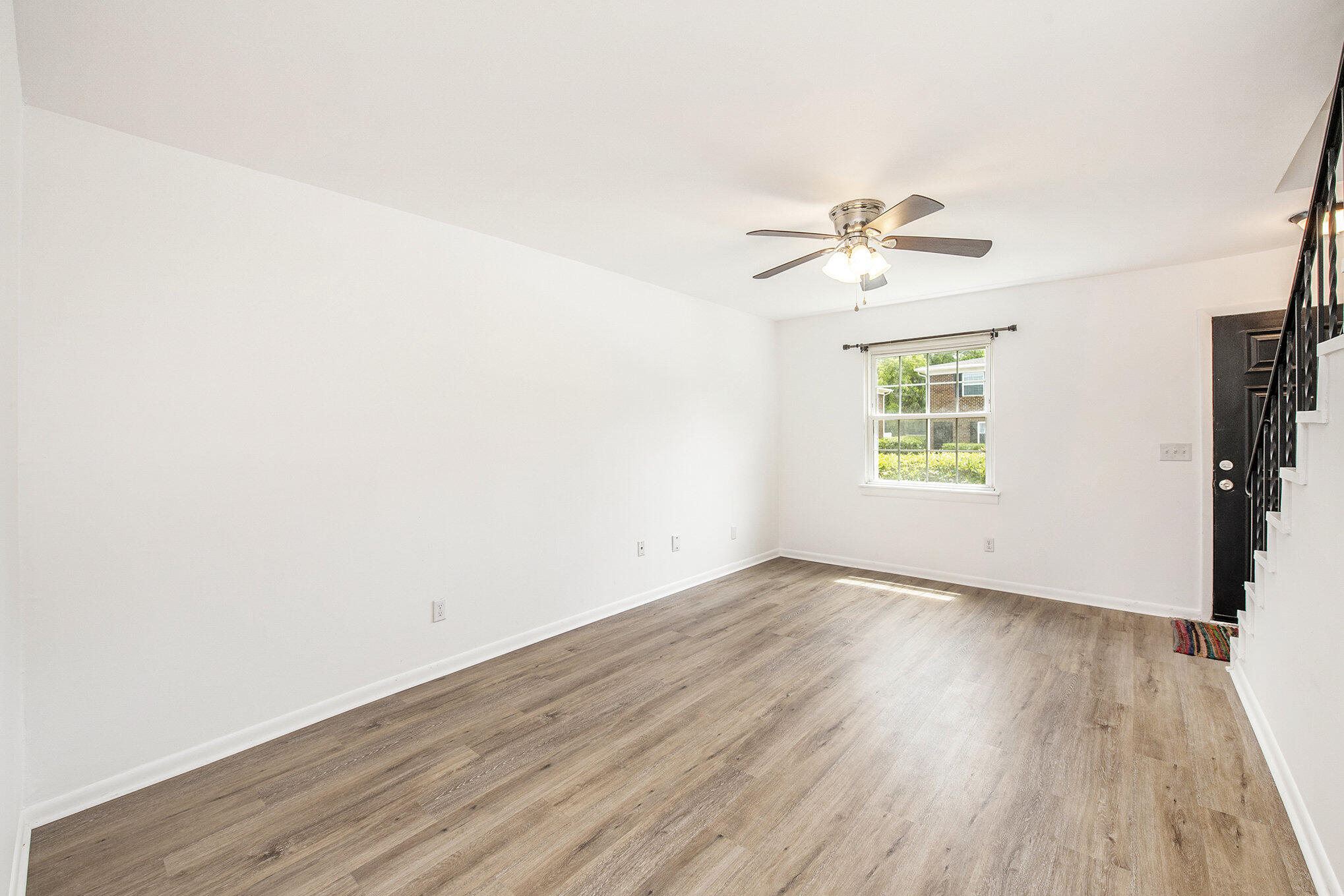 21 Rivers Point Row, Unit 3C Charleston, SC 29412 - Photo 8 of 36 Living Room