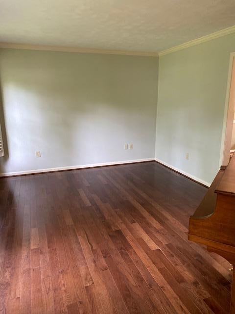 312 Highfield Road Salem, VA 24153 - Photo 3 of 16 Spacious Living Room