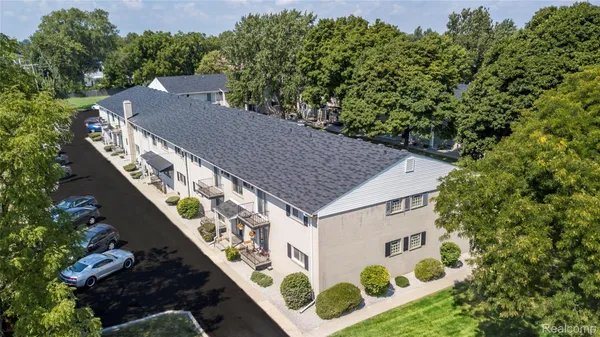 $999 | 5680 Pardee Avenue, Unit 5, Dearborn Heights, MI 48125