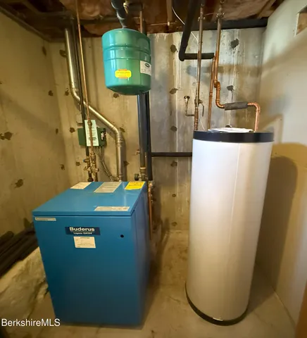 a view of a storage & utility room