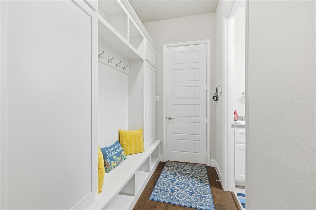 529 Prairie Run Aledo, TX 76008 - Photo 22 of 40 A perfectly positioned mudroom just inside from one of the garage entrances