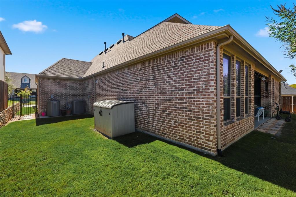 529 Prairie Run Aledo, TX 76008 - Photo 35 of 40 The side of the home has more yard space and room for storing outside things