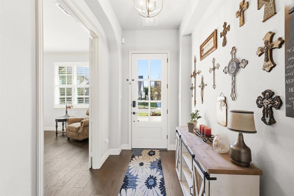529 Prairie Run Aledo, TX 76008 - Photo 7 of 40 a bedroom with furniture and a window