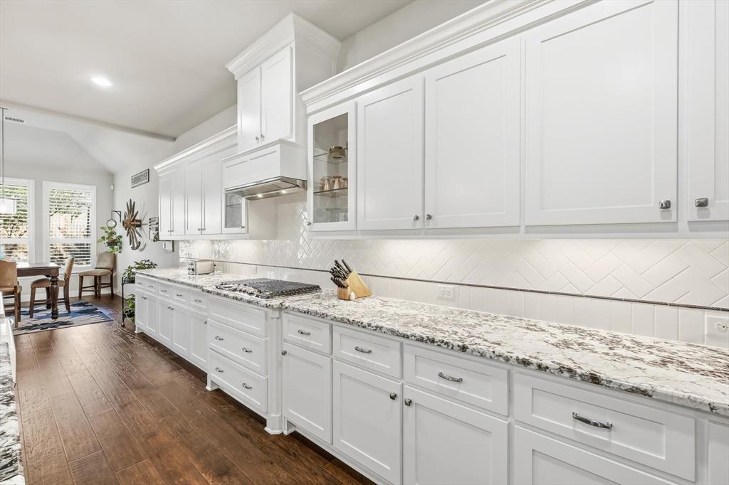 529 Prairie Run Aledo, TX 76008 - Photo 8 of 40 The counter space is so dreamy!