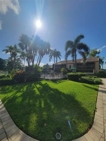 $268,000 | 3097 Willow Green Drive, Unit 32, Sarasota, FL 34235