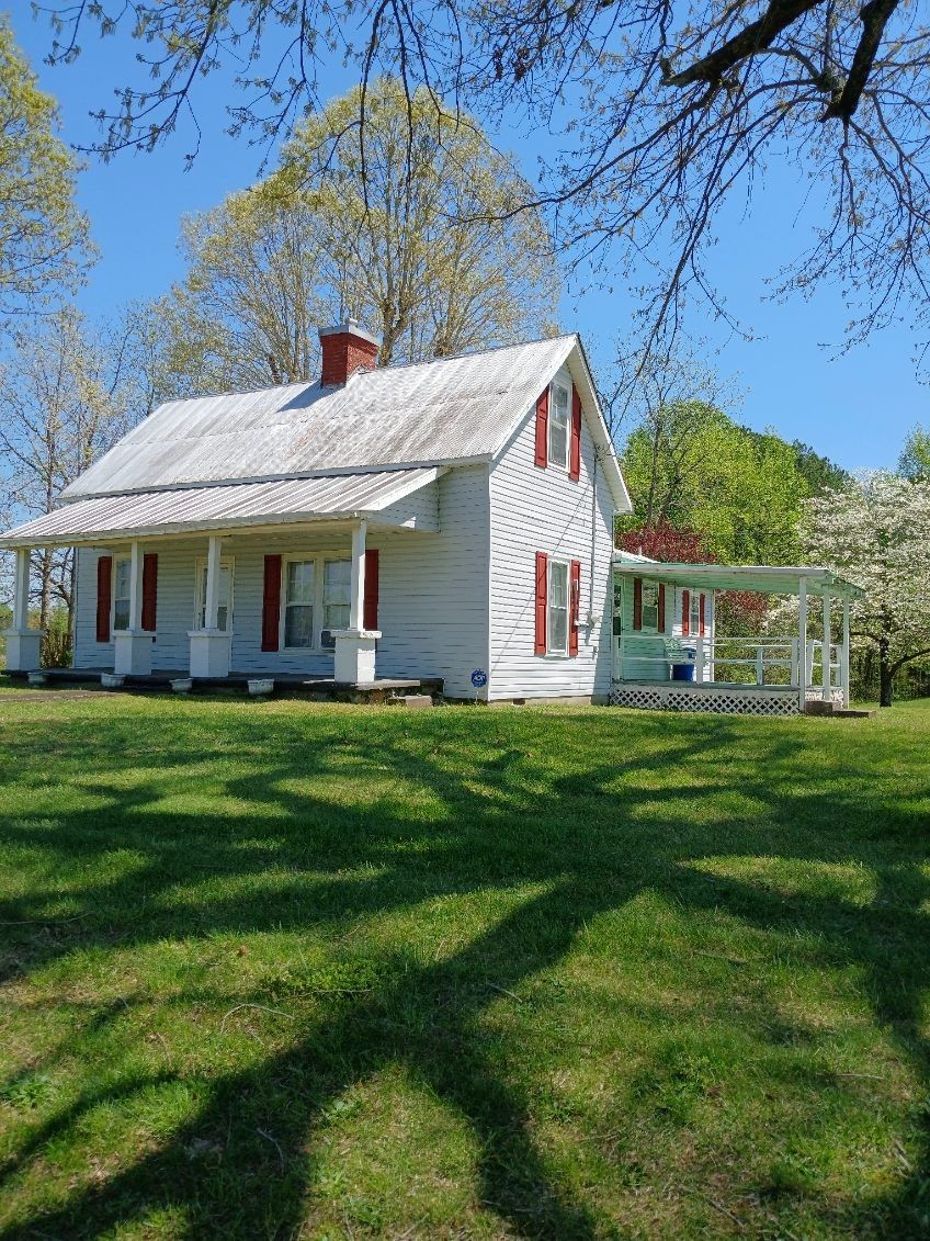 a view of a house with a backyard