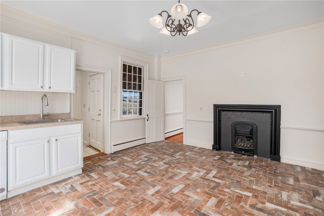14 Elm Street Newport, RI 02840 - Photo 4 of 41