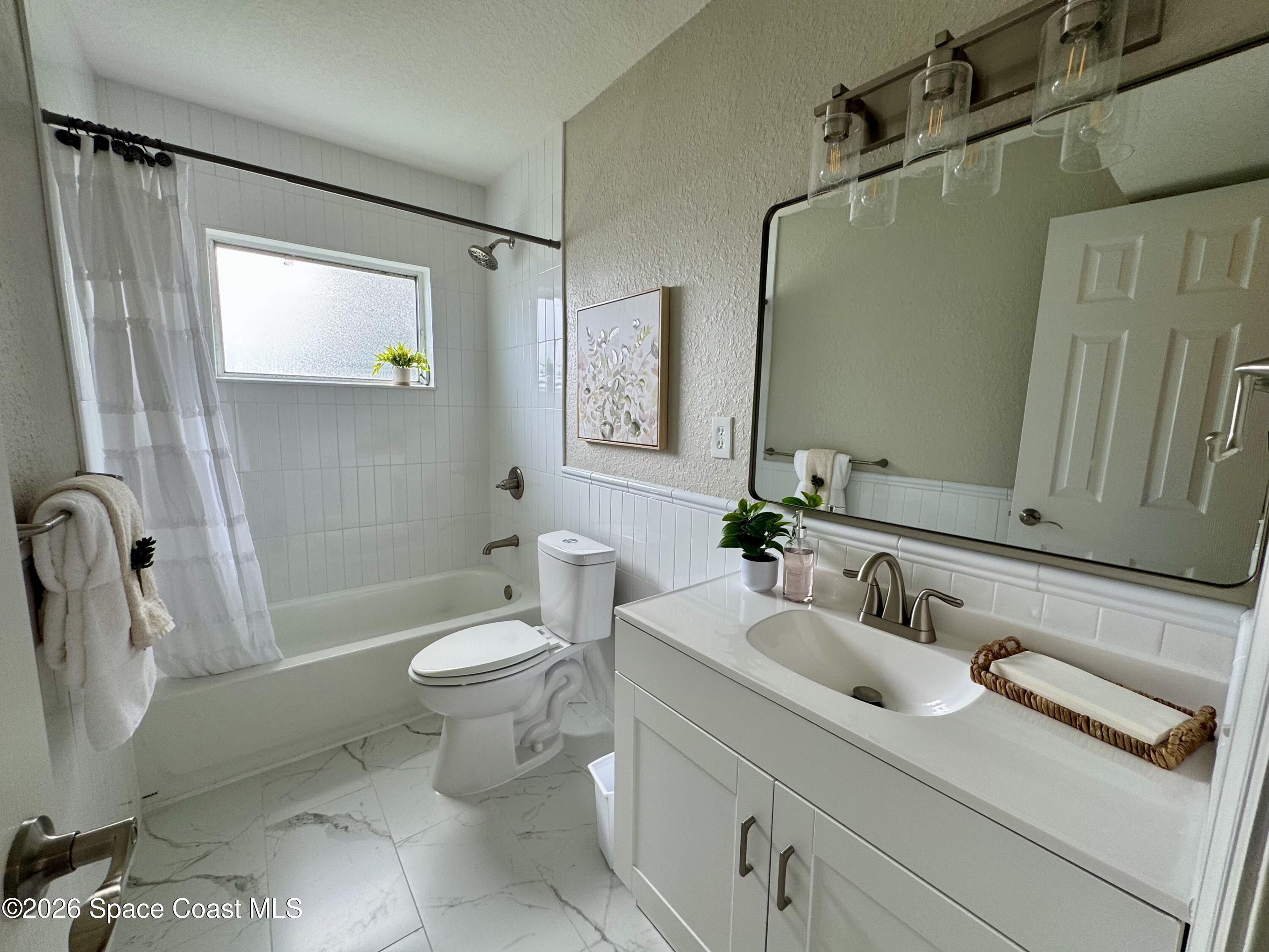 2252 Laden Road Melbourne, FL 32935 - Photo 19 of 48 Hall bath