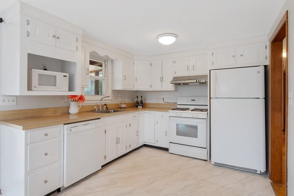 26 Cedar Road Littleton, MA 01460 - Photo 6 of 27 Gallery Image 6