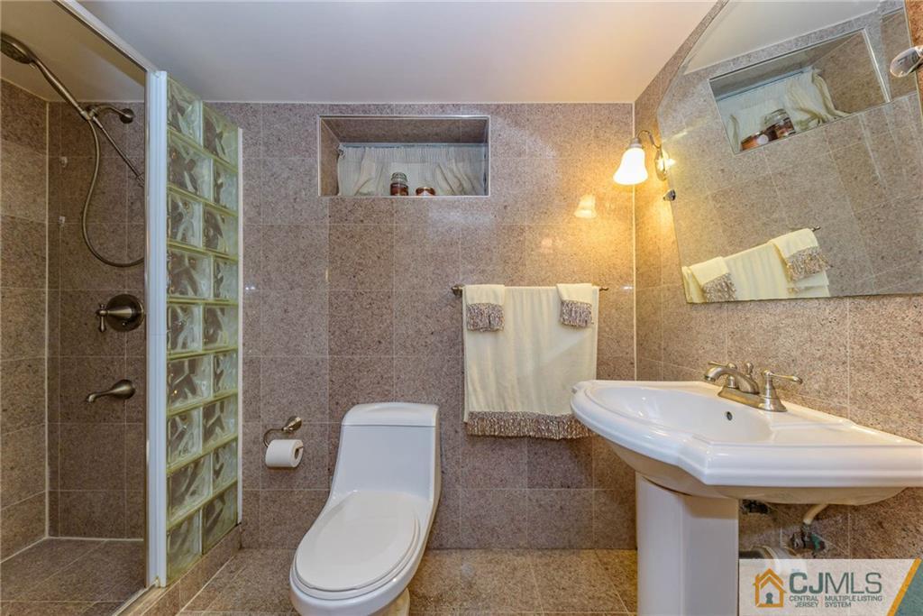 1244 Harding Avenue Union, NJ 07083 - Photo 22 of 25 Gallery Image 22