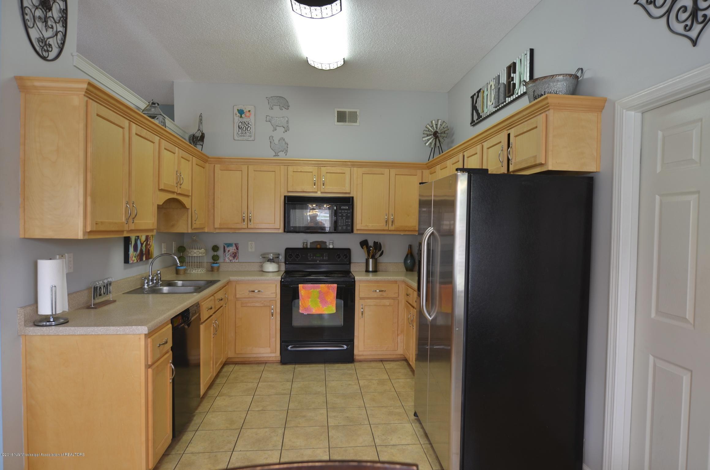 7076 Maple Grove Road Olive Branch, MS 38654 - Photo 11 of 25 01e52ada68fed147ee1304d042357fb96adf6a0c