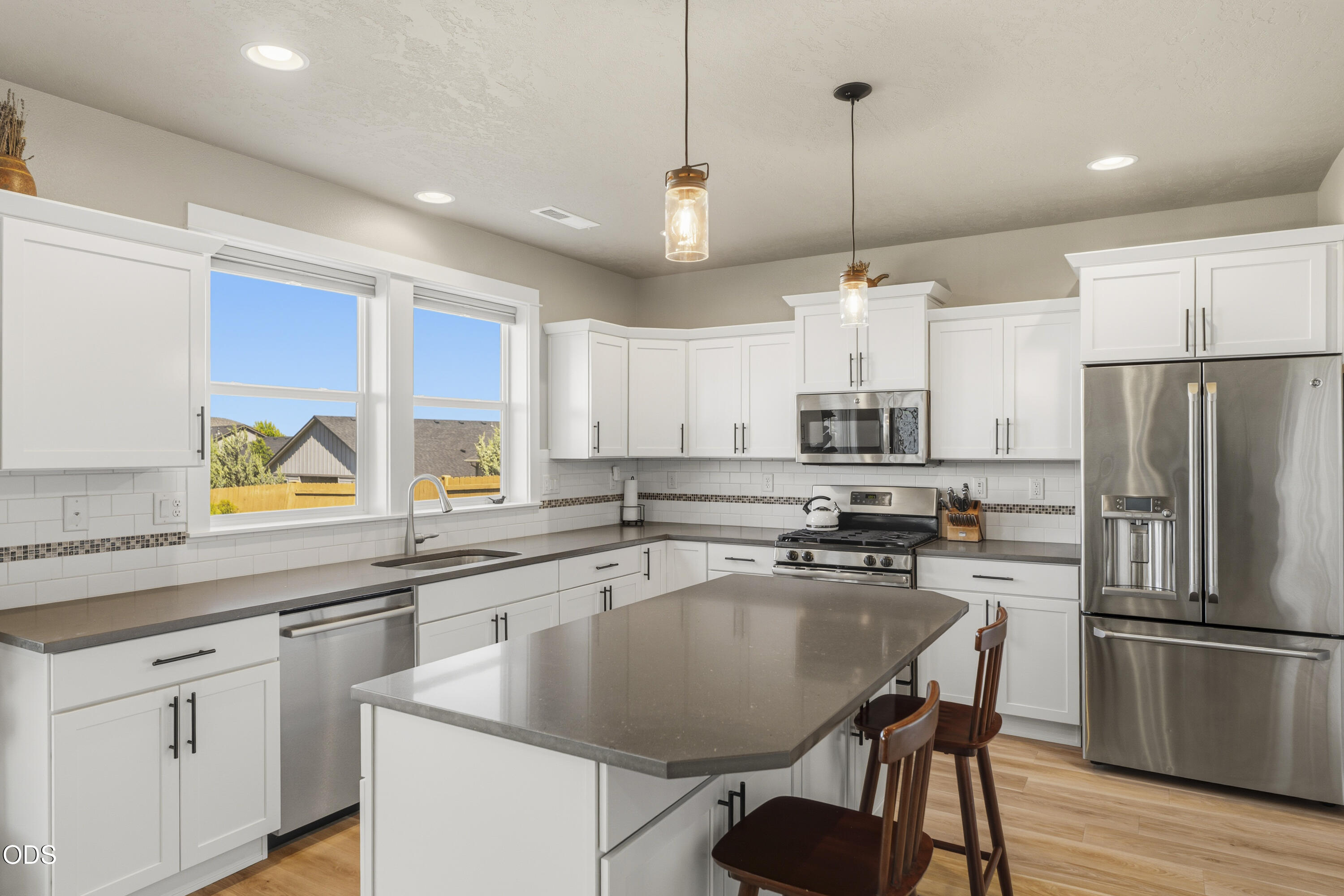 2859 Southwest 47th Street Redmond, OR 97756 - Photo 5 of 63