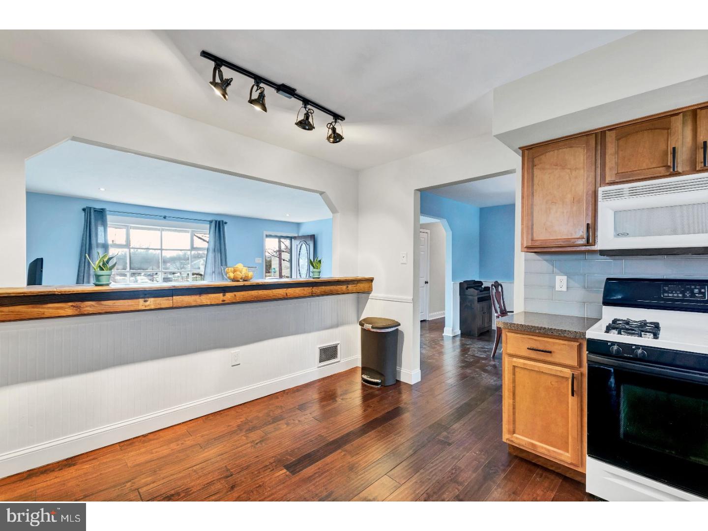 190 Centennial Road Warminster, PA 18974 - Photo 7 of 18 Kitchen