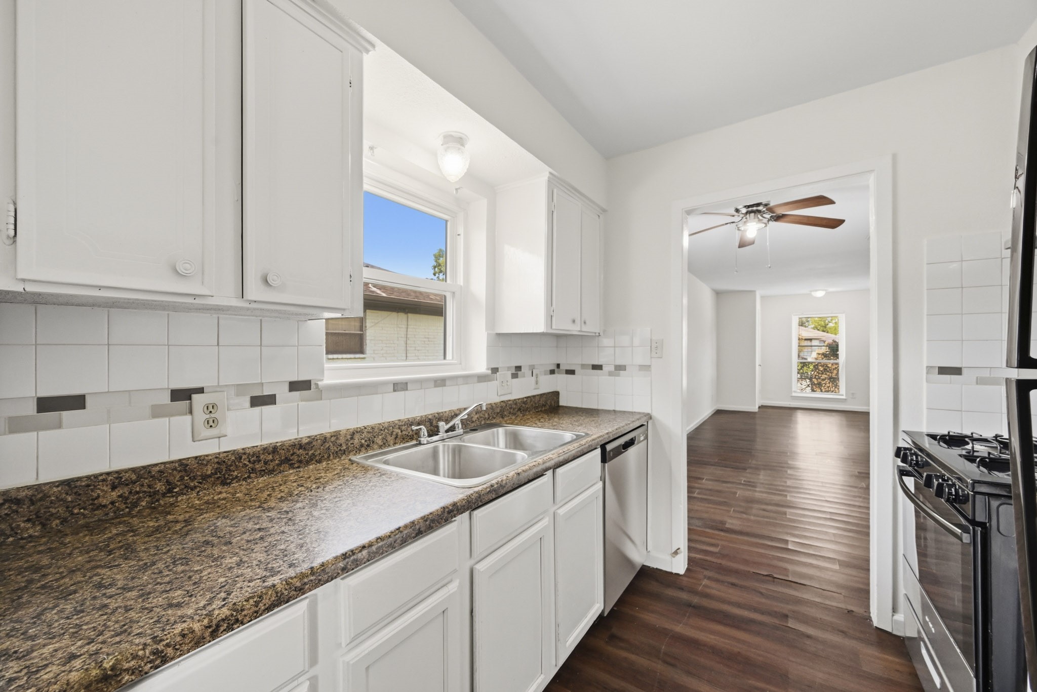 7303 Housman, Unit B Houston, TX 77055 - Photo 8 of 19 Gallery Image 8