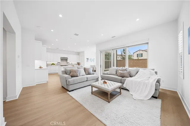 $2,028,880 | 118 Glydon, Irvine, CA 92618