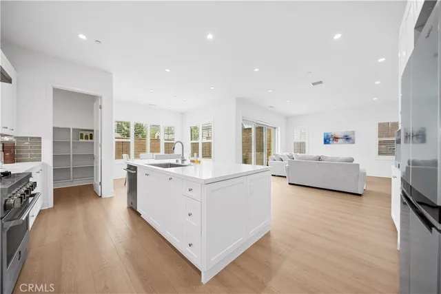 $2,028,880 | 118 Glydon, Irvine, CA 92618