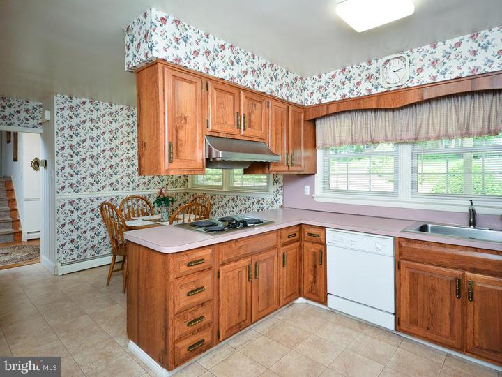 26 Waterview Road West Chester, PA 19380 - Photo 14 of 25 Kitchen