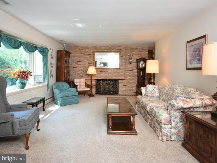 26 Waterview Road West Chester, PA 19380 - Photo 7 of 25 Living Room