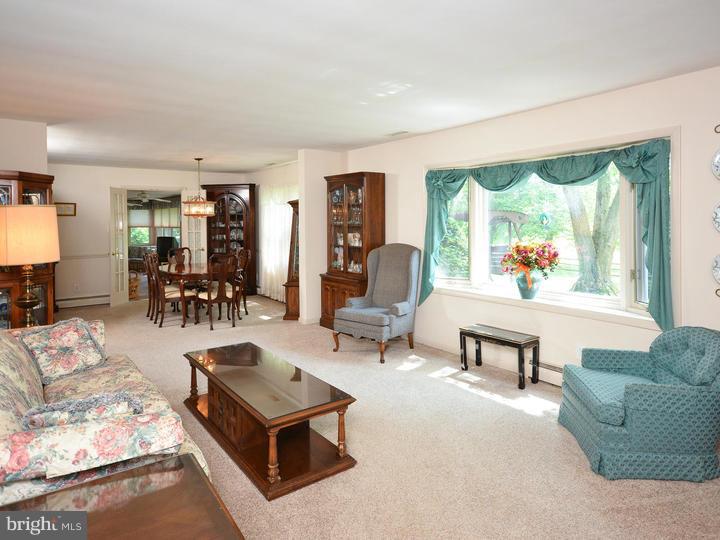 26 Waterview Road West Chester, PA 19380 - Photo 10 of 25 Living Room
