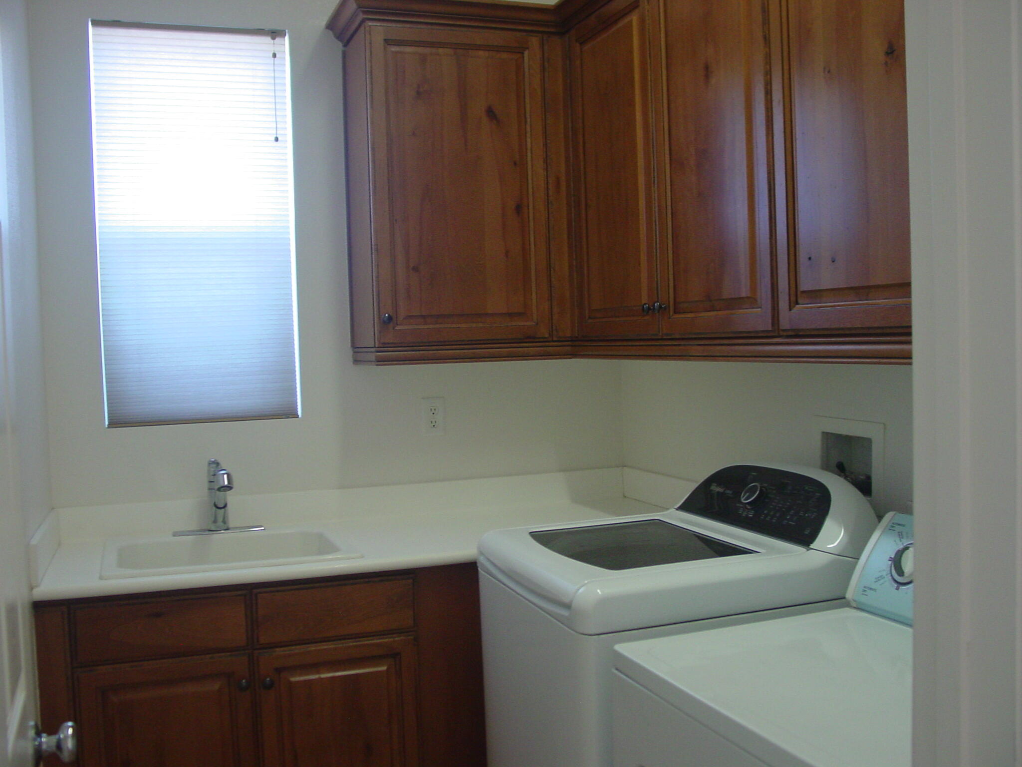 42375 Warner Trail Palm Desert, CA 92211 - Photo 11 of 33 a utility room with sink dryer and washer