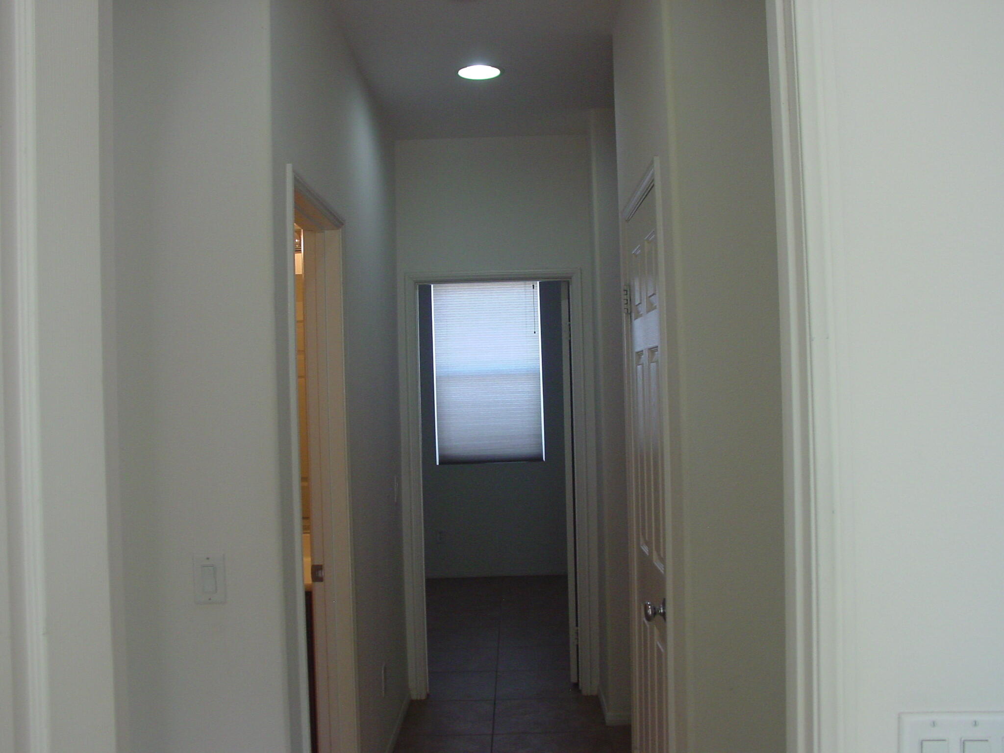 42375 Warner Trail Palm Desert, CA 92211 - Photo 21 of 33 a view of a hallway