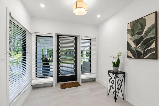 a view of entryway with livingroom