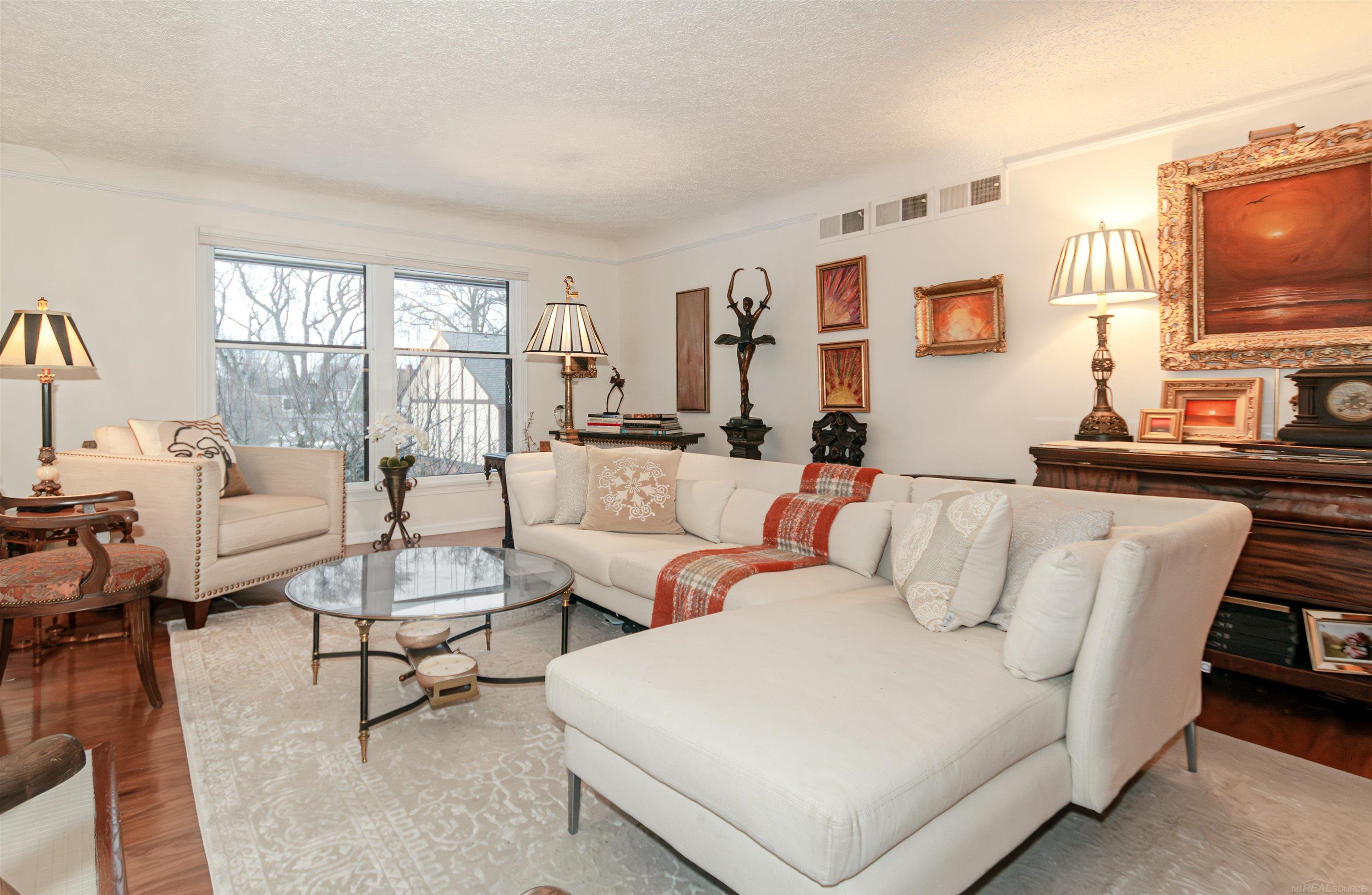 1750 Vernier Road, Unit 10 Grosse Pointe Woods, MI 48236 - Photo 19 of 34