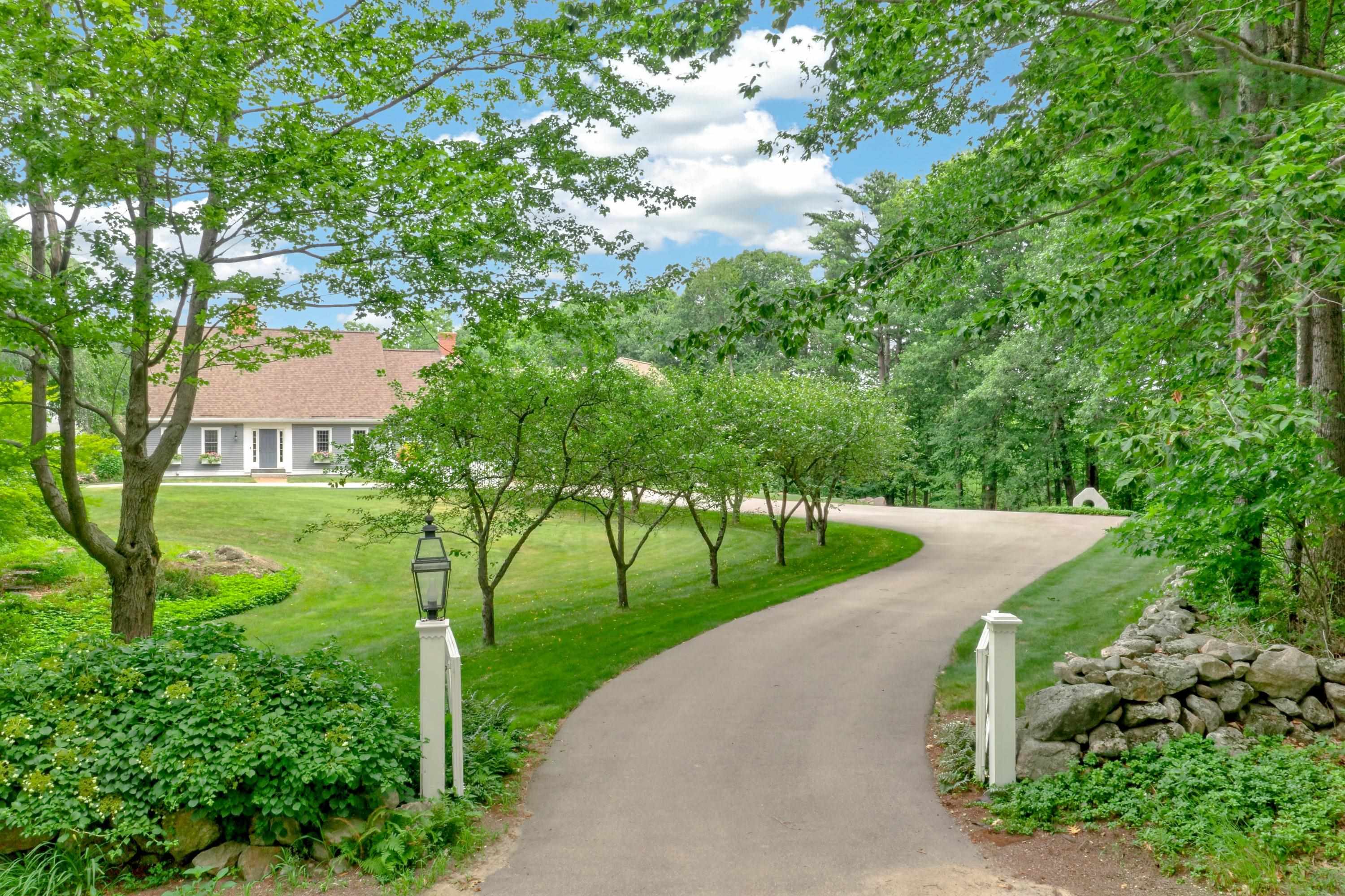 428 Clark Hill Road New Boston, NH 03070 - Photo 3 of 41 Gallery Image 3