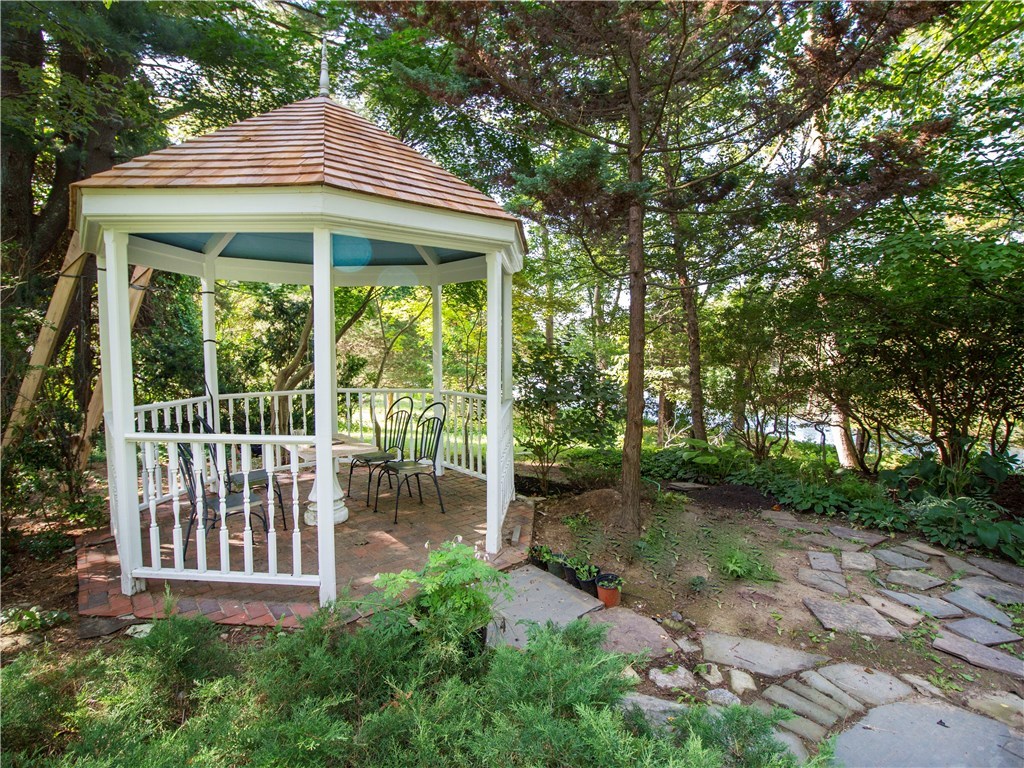 120 Wrentham Road Cumberland, RI 02864 - Photo 5 of 19