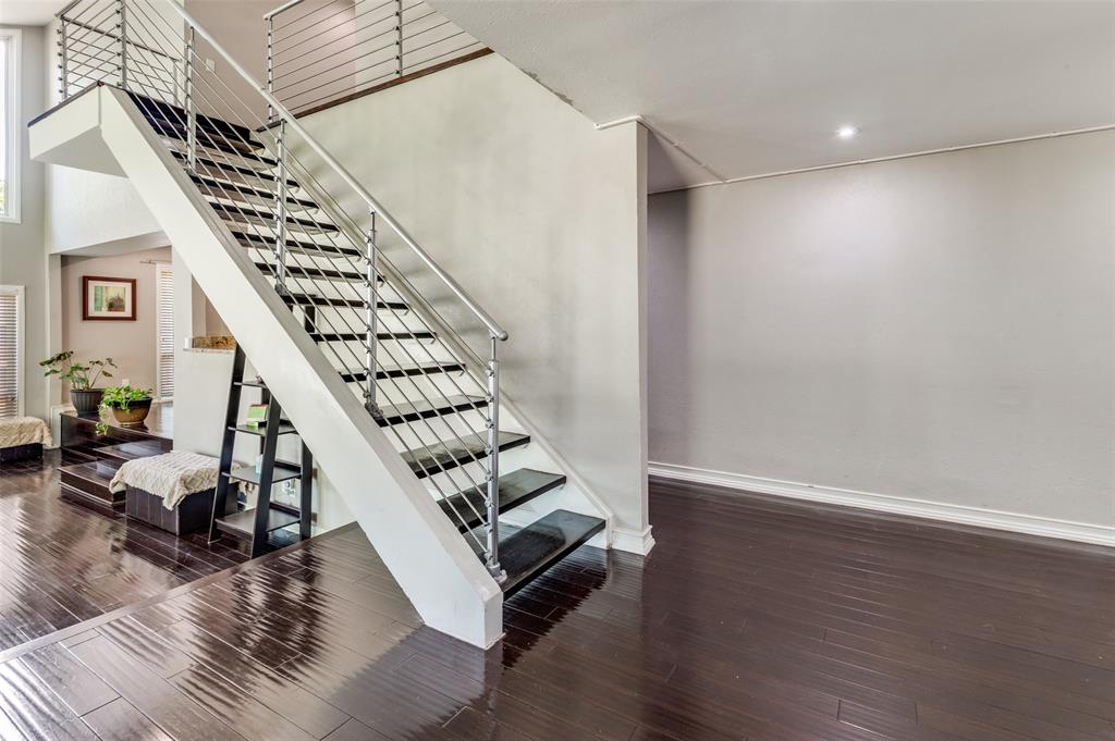 314 Santa Clara Street Irving, TX 75062 - Photo 5 of 40