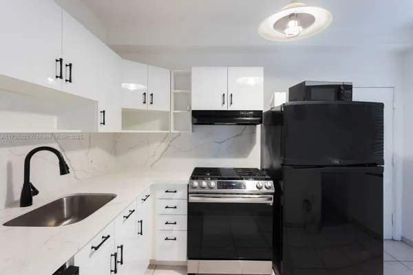 $2,900 | 1610 Pennsylvania Avenue, Unit 1, Miami Beach, FL 33139