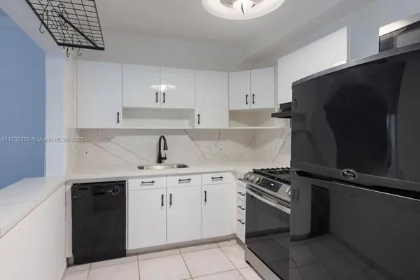 $2,900 | 1610 Pennsylvania Avenue, Unit 1, Miami Beach, FL 33139